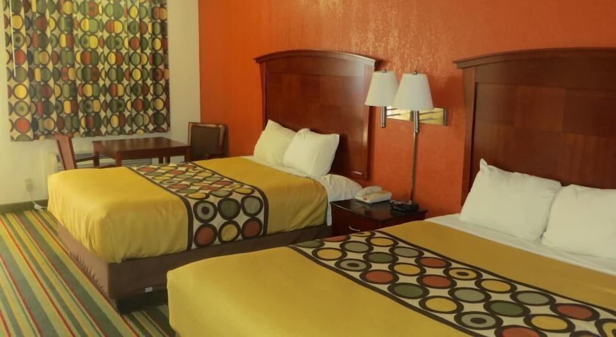 Super 8 By Wyndham Pleasanton Motel Екстериор снимка